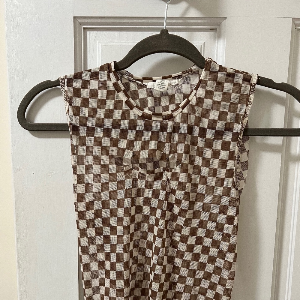 Checkered no-sleeve top with front cut-out